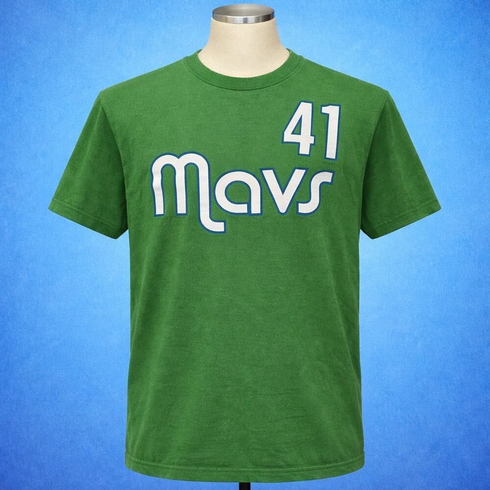 VTG Delta Dallas Mavericks Nowitzki 41 Delta Magnum Weight T-Shirt Shirt S